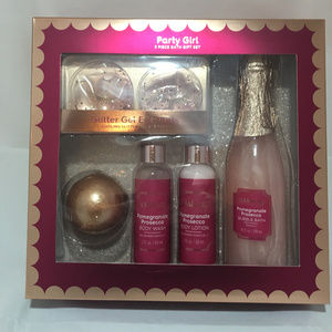 NIB Ulta Beauty 5 piece PARTY GIRL Bath Set